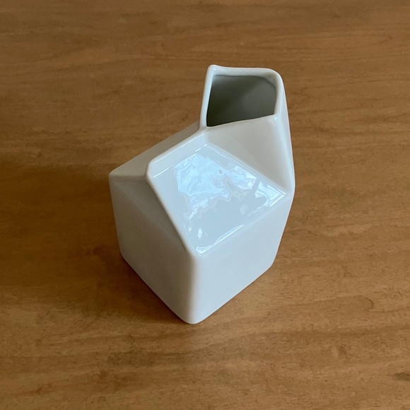 White Porcelain ‘’Milk Carton’’ Creamer - Picture 2 of 7